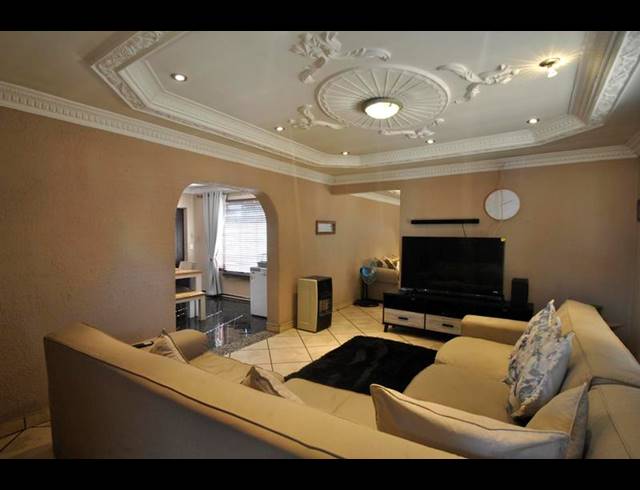 4 BEDROOM HOUSE FOR SALE IN GROENEWEIDE